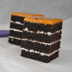Karamel Dark Velvet Kek